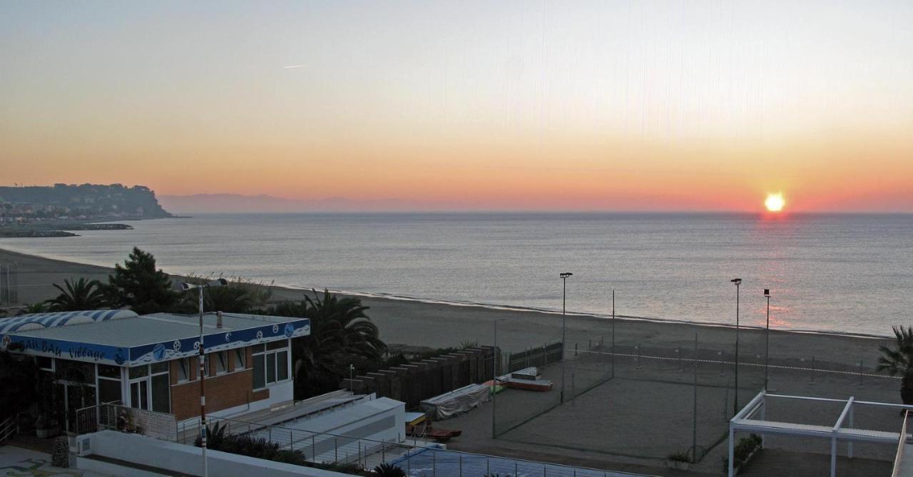 House By The Sea Daire Albissola Marina Dış mekan fotoğraf